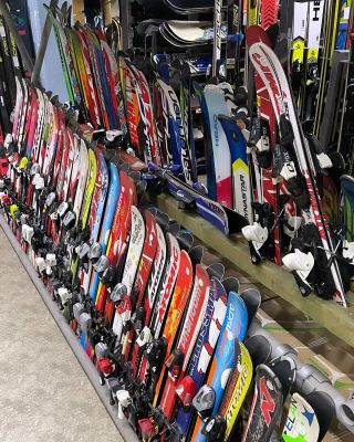 Neváhejte a přijďte si k nám koupit nebo půjčit nové i použité dětské lyže na sezónu 23/24. Největší výběr je právě teď!...